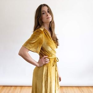 Lulu’s Gold velvet high low wrap dress